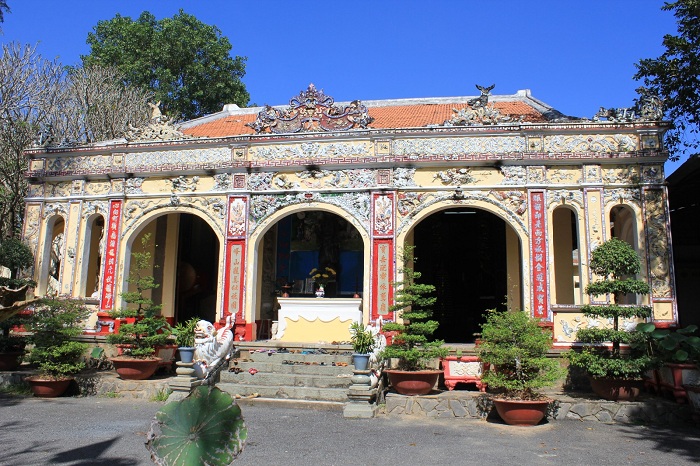 Tham quan chùa cổ Bửu Phong